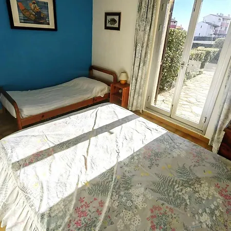 Superbe T2 Avec Piscine, Parking, Animaux Admis A 30m De La - Fr-1-607-94 Agde